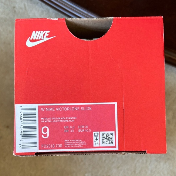 Brand New Nike Victori One Slides Metallic Gold w/ Black Comfort Sport Sandals - Picture 15 of 16